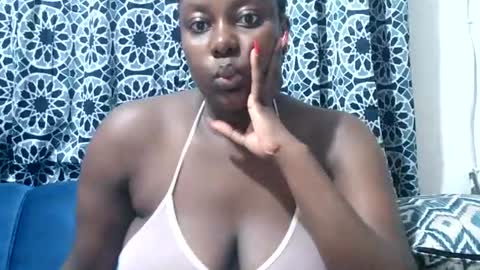 Snapshot of sweetgal11 chatting on June 29, 2:18 am sweetgal11 online show from June 29, 2:18 am