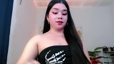 Snapshot of sweetgirl_mayxx chatting on November 24, 11:59 pm May online show from November 24, 11:59 pm