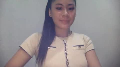 Snapshot of sweetgirllucy24xx chatting on June 10, 2:38 pm sweetgirllucy24xx online show from June 10, 2:38 pm
