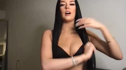 Gracie  online show from November 18, 3:23 am