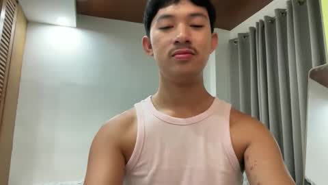 Snapshot of sweetguy102103 chatting on November 3, 12:02 am khrayan online show from November 3, 12:02 am