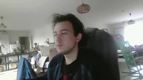 Snapshot of sweetguyss12 chatting on December 19, 10:44 am sweetguyss12 online show from December 19, 10:44 am