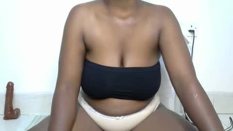 Snapshot of sweetheidey chatting on June 5, 6:02 pm sweetheidey online show from June 5, 6:02 pm