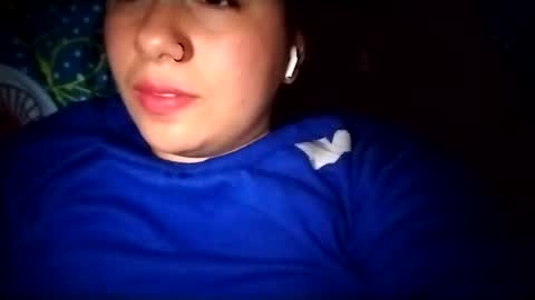 Snapshot of sweetie__annie chatting on December 12, 4:48 am Ana Mara i cant Make noise My family is here online show from December 12, 4:48 am