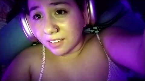 Snapshot of sweetie__annie chatting on February 8, 6:22 am Ana Mara i cant Make noise My family is here online show from February 8, 6:22 am