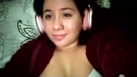 Snapshot of sweetie__annie chatting on February 19, 6:44 am Ana Mara i cant Make noise My family is here online show from February 19, 6:44 am