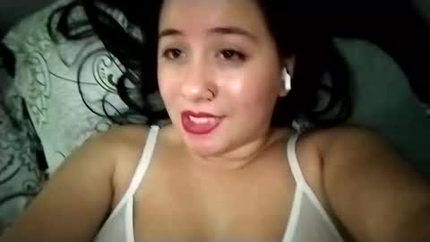 Snapshot of sweetie__annie chatting on February 20, 7:01 am Ana Mara i cant Make noise My family is here online show from February 20, 7:01 am