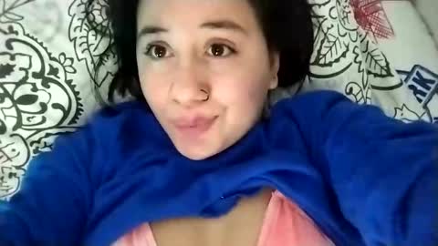 Snapshot of sweetie__annie chatting on February 26, 5:53 am Ana Mara i cant Make noise My family is here online show from February 26, 5:53 am