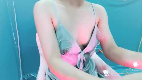 Snapshot of sweetie_bae99 chatting on April 10, 3:45 am sweetie_bae99 online show from April 10, 3:45 am