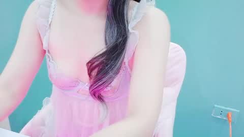 Snapshot of sweetie_bae99 chatting on May 18, 3:24 am sweetie_bae99 online show from May 18, 3:24 am