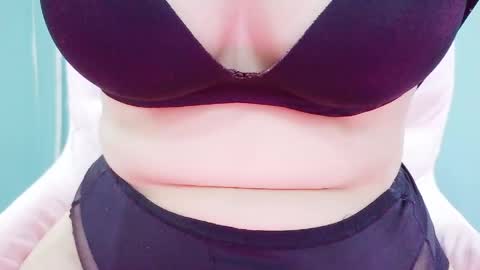 Snapshot of sweetie_bae99 chatting on May 18, 4:35 pm sweetie_bae99 online show from May 18, 4:35 pm