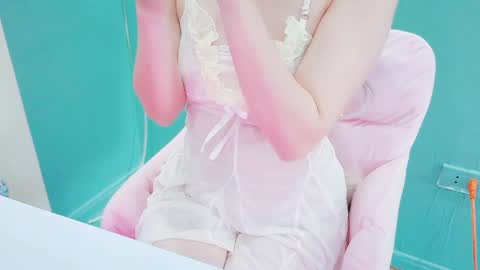 Snapshot of sweetie_bae99 chatting on May 21, 4:08 am sweetie_bae99 online show from May 21, 4:08 am