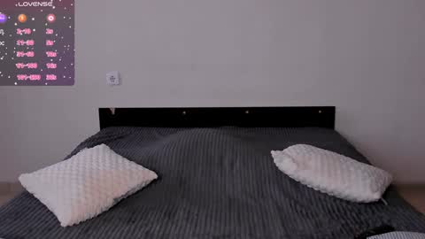 Snapshot of sweetie_candy_ chatting on December 12, 12:44 pm Hannah online show from December 12, 12:44 pm