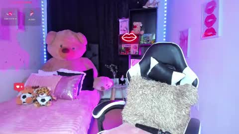 Snapshot of sweetie_lena_ chatting on June 26, 3:44 am online show from June 26, 3:44 am