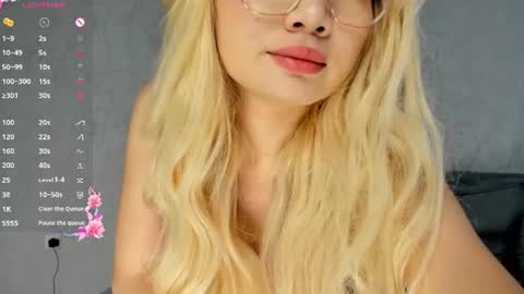 sweetie_peach_ online show from June 20, 7:33 am
