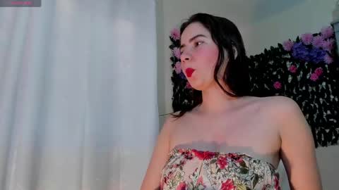 Snapshot of sweetieandjuiicy chatting on June 2, 6:21 pm Call me Nataly online show from June 2, 6:21 pm