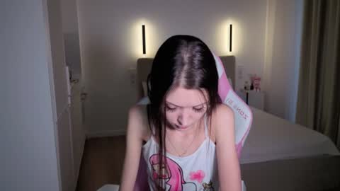 Snapshot of sweetiebones chatting on July 11, 6:16 am bratty gf online show from July 11, 6:16 am