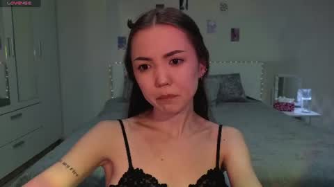 sweetieee_kira online show from June 17, 3:20 am