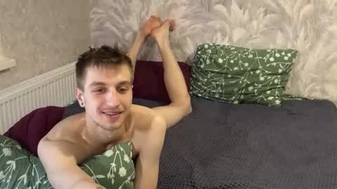 Snapshot of sweetiepipe chatting on June 10, 2:49 pm Welcome to our room We are Renata21 and Bogdan 24 online show from June 10, 2:49 pm