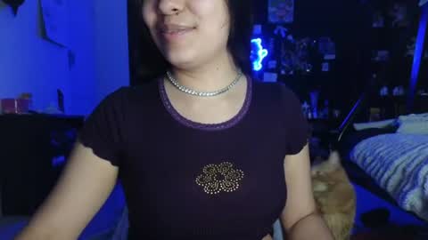 Snapshot of sweetieslikebutter chatting on June 25, 5:07 am Blu Sweets online show from June 25, 5:07 am