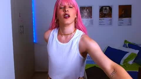 Snapshot of sweetjames2810 chatting on February 22, 7:14 pm SWEETJAMES online show from February 22, 7:14 pm