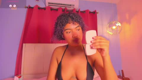 Snapshot of sweetkimmie_ chatting on June 3, 2:33 pm Isabel online show from June 3, 2:33 pm