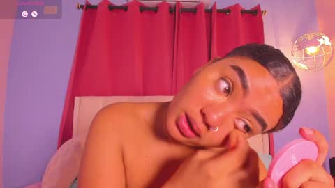 Snapshot of sweetkimmie_ chatting on June 4, 1:39 pm Isabel online show from June 4, 1:39 pm