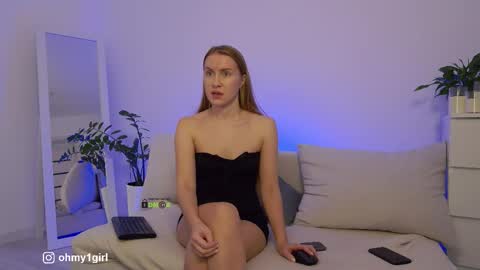 Snapshot of sweetkira1 chatting on November 21, 12:37 pm SweetKira1 online show from November 21, 12:37 pm