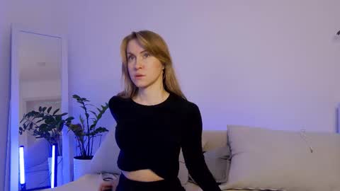 Snapshot of sweetkira1 chatting on March 9, 3:38 pm SweetKira1 online show from March 9, 3:38 pm