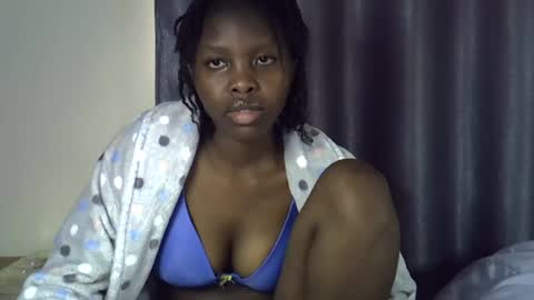 Snapshot of sweetkirrie chatting on July 13, 12:19 pm sweetkirrie online show from July 13, 12:19 pm