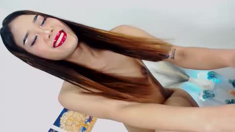 Snapshot of sweetkylecum chatting on November 3, 4:03 am sweetkylecum online show from November 3, 4:03 am