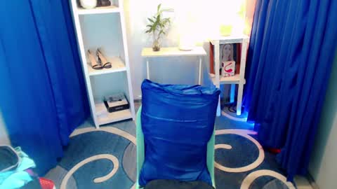 Snapshot of sweetladyapril chatting on June 13, 1:47 am dessiree online show from June 13, 1:47 am