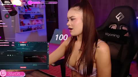 Snapshot of sweetlee_1 chatting on December 12, 2:04 am online show from December 12, 2:04 am