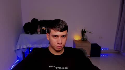 Snapshot of sweetlian_04 chatting on December 6, 3:08 am Lian online show from December 6, 3:08 am