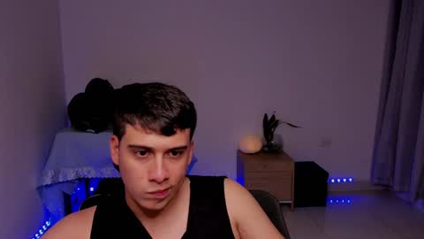 Snapshot of sweetlian_04 chatting on December 7, 6:54 am Lian online show from December 7, 6:54 am