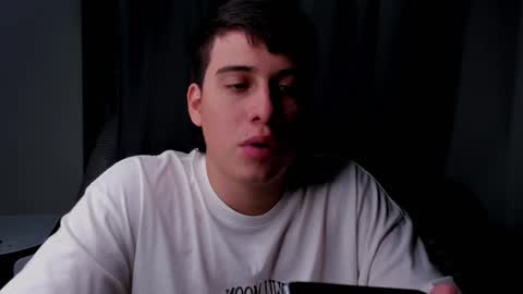 Snapshot of sweetlian_04 chatting on December 15, 3:24 am Lian online show from December 15, 3:24 am