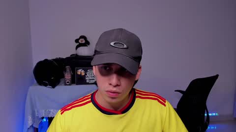 Snapshot of sweetlian_04 chatting on December 22, 1:12 am Lian online show from December 22, 1:12 am