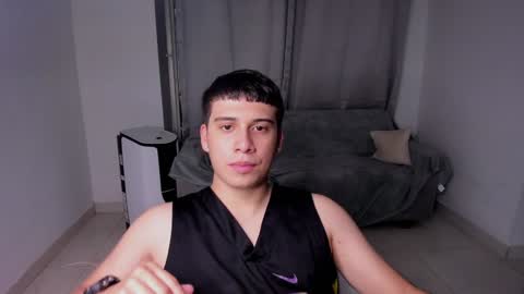 Snapshot of sweetlian_04 chatting on February 9, 3:32 am Lian online show from February 9, 3:32 am