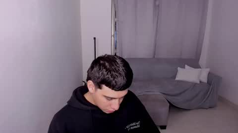 Snapshot of sweetlian_04 chatting on February 27, 2:32 am Lian online show from February 27, 2:32 am