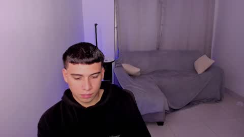 Snapshot of sweetlian_04 chatting on March 5, 7:38 am Lian online show from March 5, 7:38 am