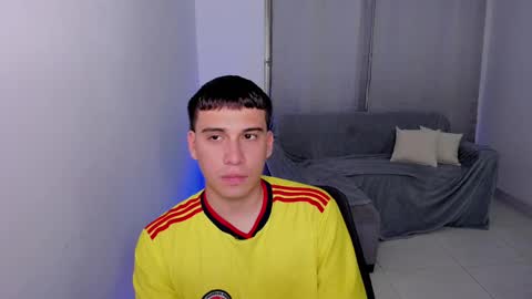 Snapshot of sweetlian_04 chatting on March 6, 4:19 am Lian online show from March 6, 4:19 am