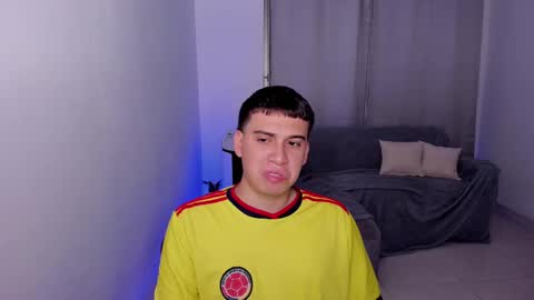 Snapshot of sweetlian_04 chatting on March 6, 7:25 am Lian online show from March 6, 7:25 am