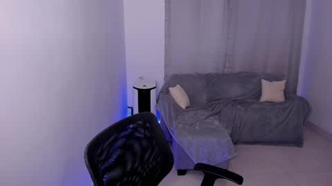 Snapshot of sweetlian_04 chatting on March 7, 9:18 am Lian online show from March 7, 9:18 am