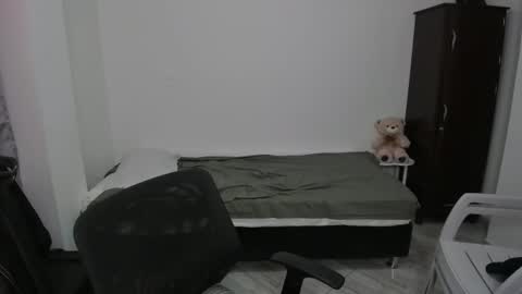 Snapshot of sweetlian_04 chatting on December 16, 1:43 am Lian online show from December 16, 1:43 am