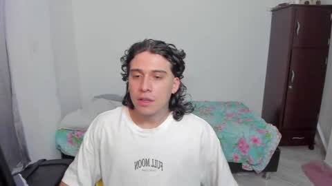 Snapshot of sweetlian_04 chatting on May 17, 12:41 am Lian online show from May 17, 12:41 am