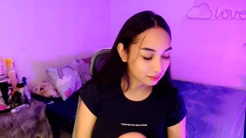 Snapshot of sweetlilly_18 chatting on December 18, 3:45 am Lilly online show from December 18, 3:45 am