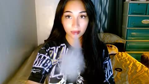 Snapshot of sweetlilly_18 chatting on February 21, 1:12 pm Lilly online show from February 21, 1:12 pm