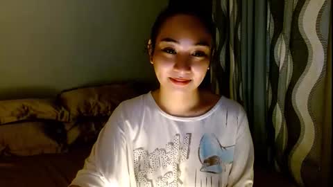 Snapshot of sweetlilly_18 chatting on March 10, 3:33 am Lilly online show from March 10, 3:33 am