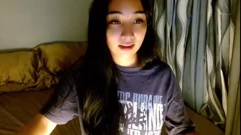 Snapshot of sweetlilly_18 chatting on March 11, 4:29 am Lilly online show from March 11, 4:29 am