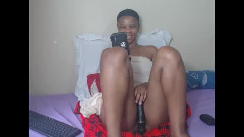 sweetlipss_ online show from December 21, 8:32 am